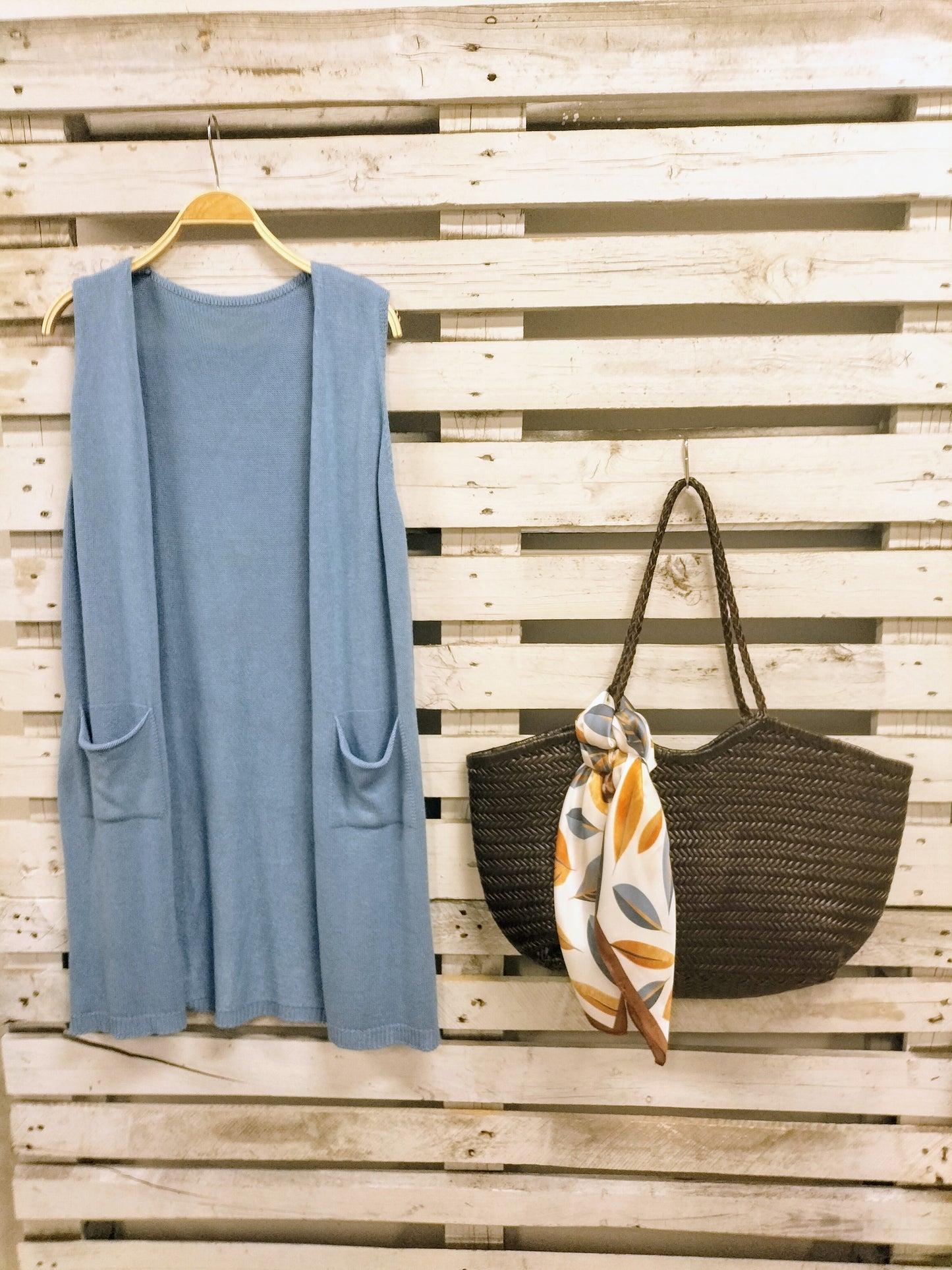 Último Chaleco azul punto - botanikamoda