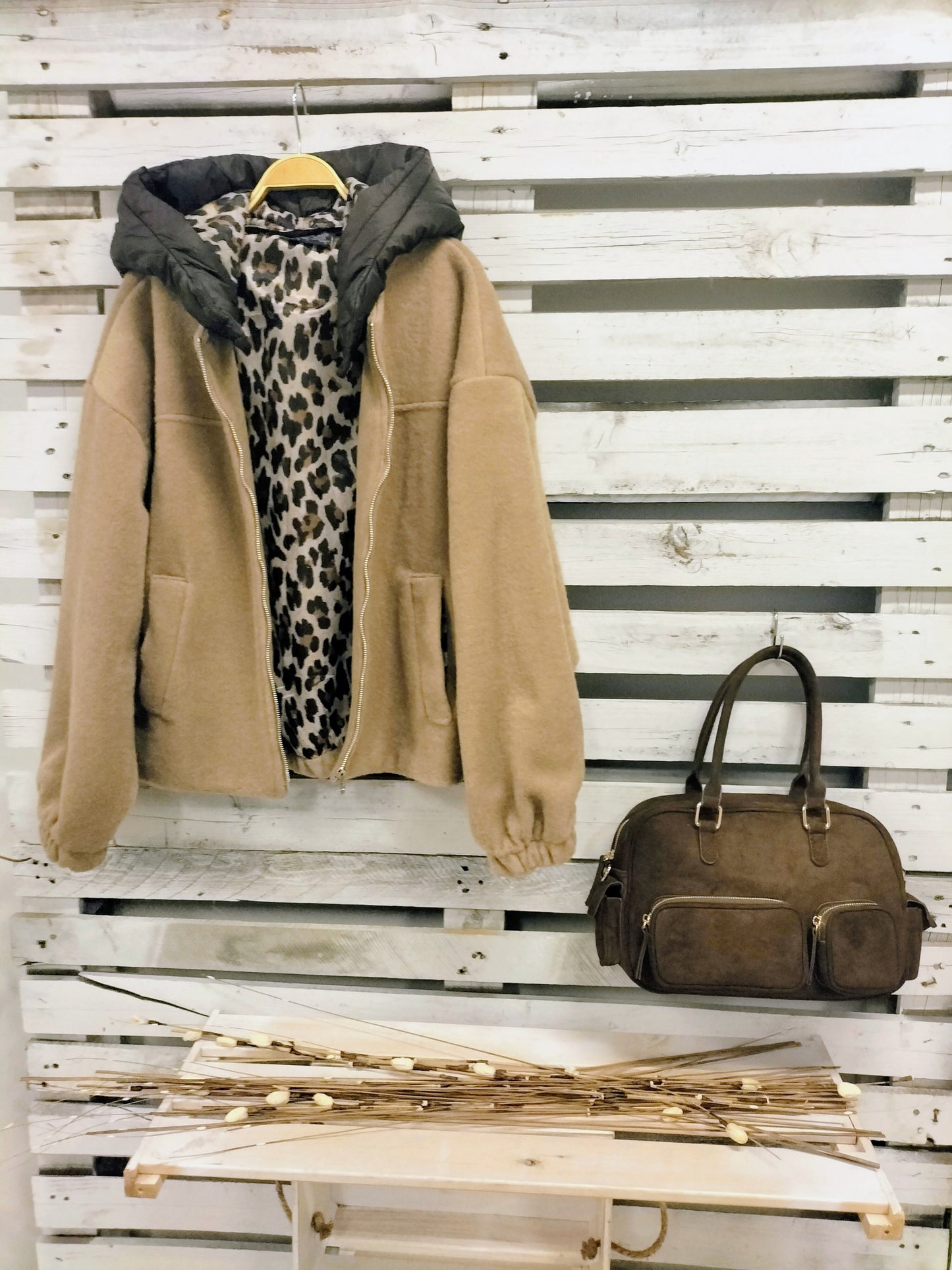 Cazadora calentita capucha acolchada