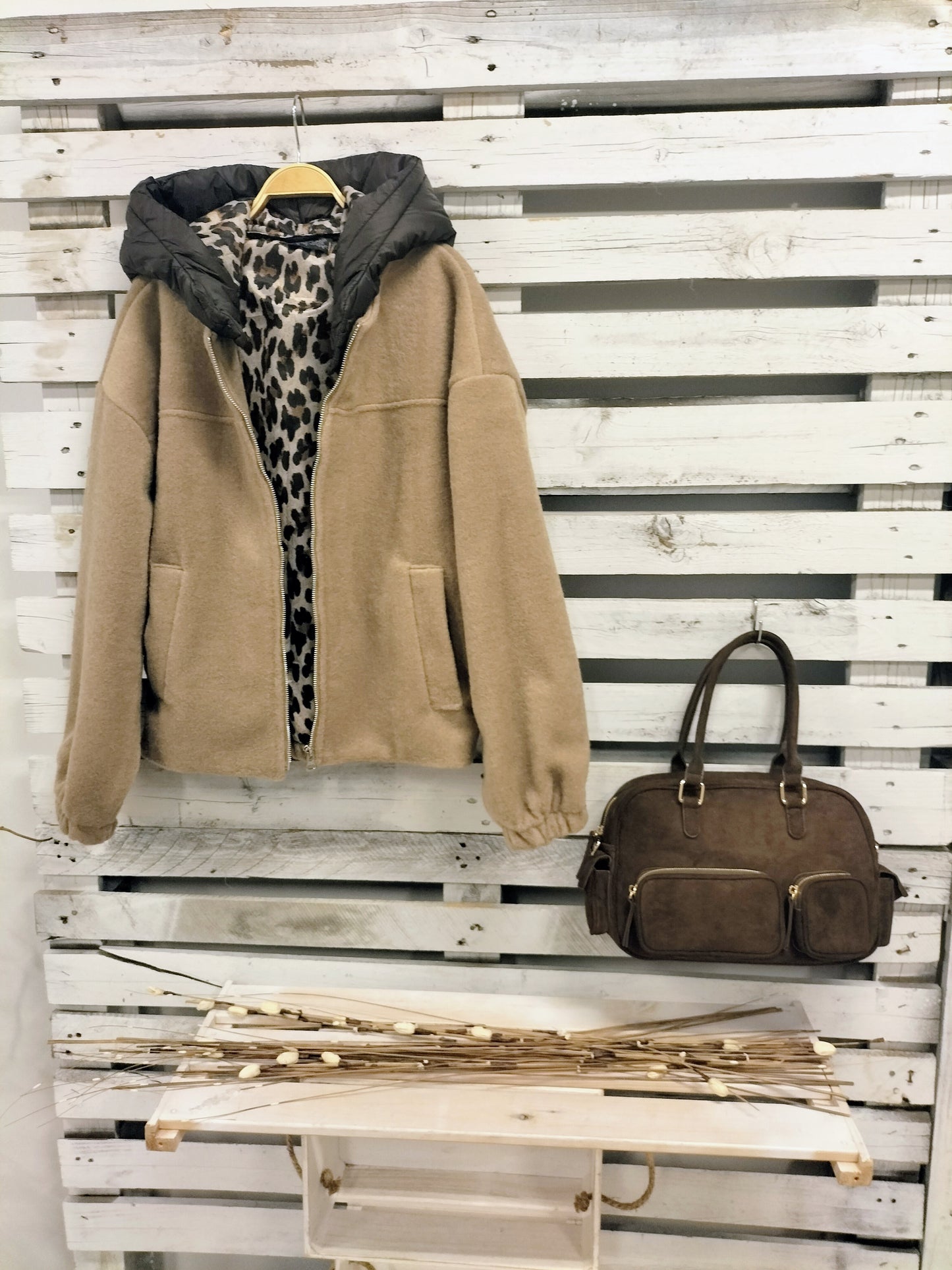 Cazadora calentita capucha acolchada