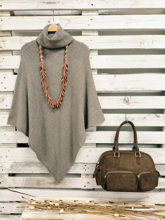Capita con cuello taupe