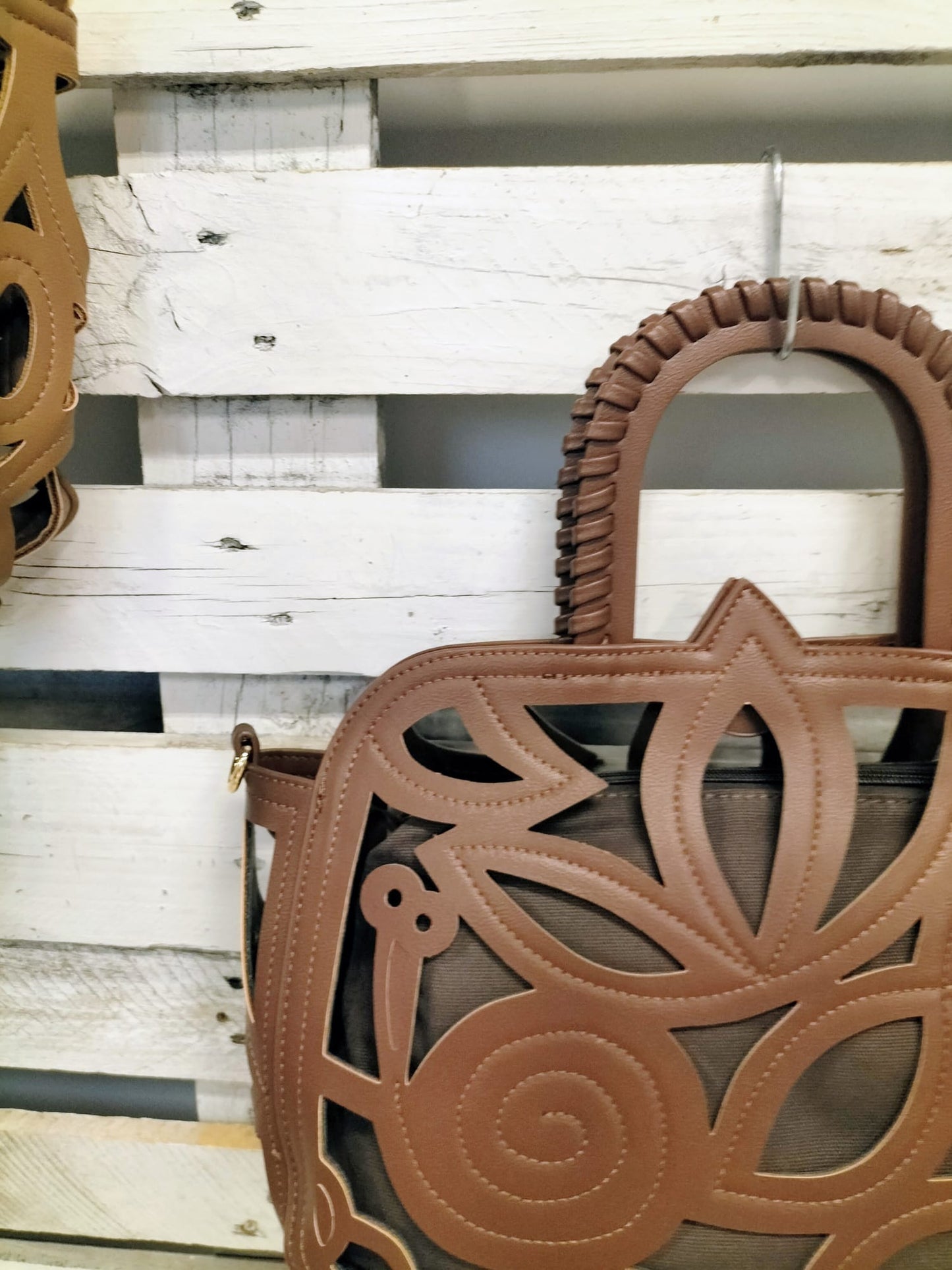 BOLSO MAGNOLIA EFECTO PIEL MARRÓN