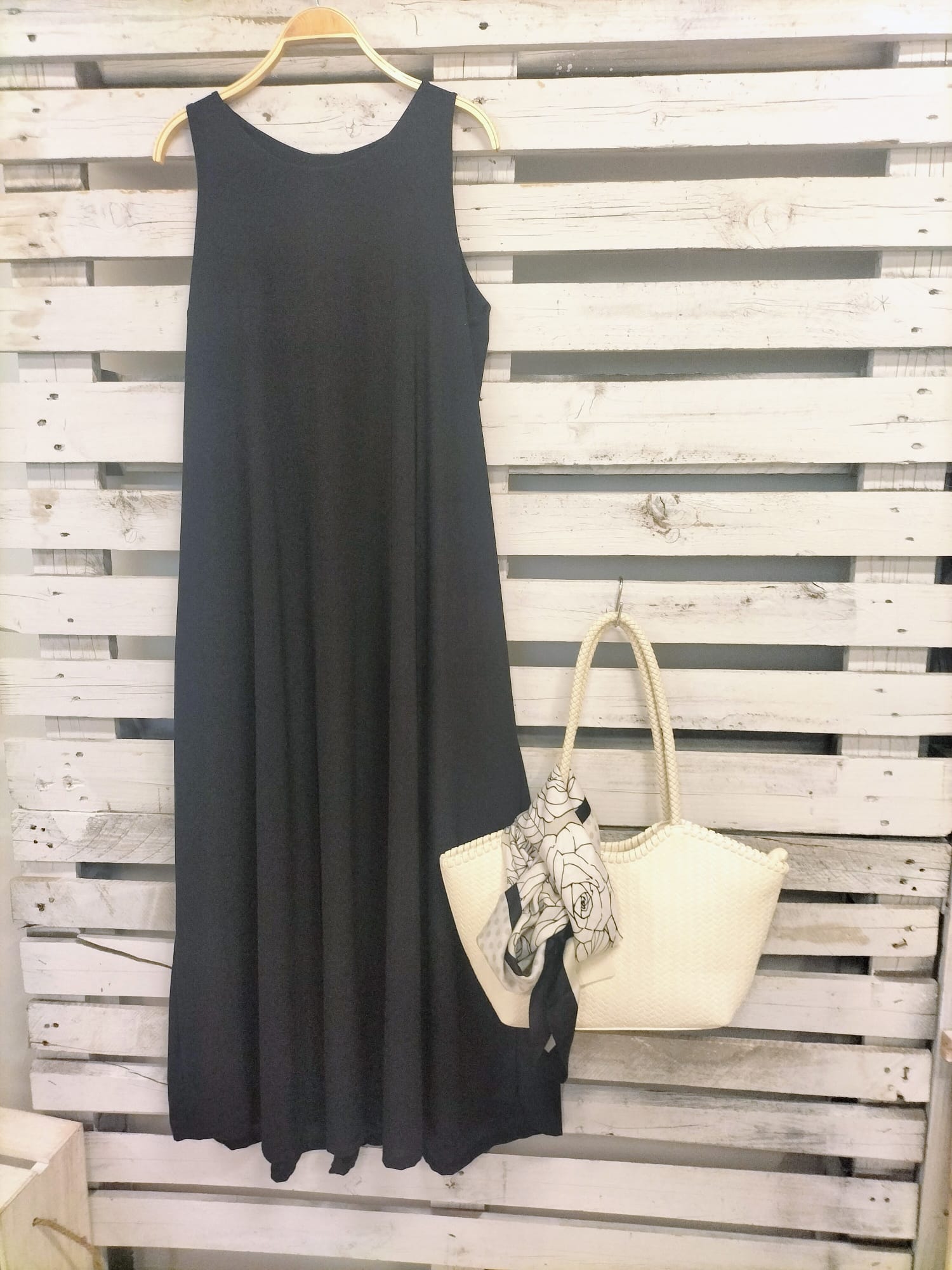 Vestido Negro punto frio - botanikamoda