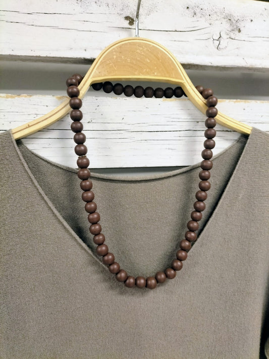 Collar bolitas choco