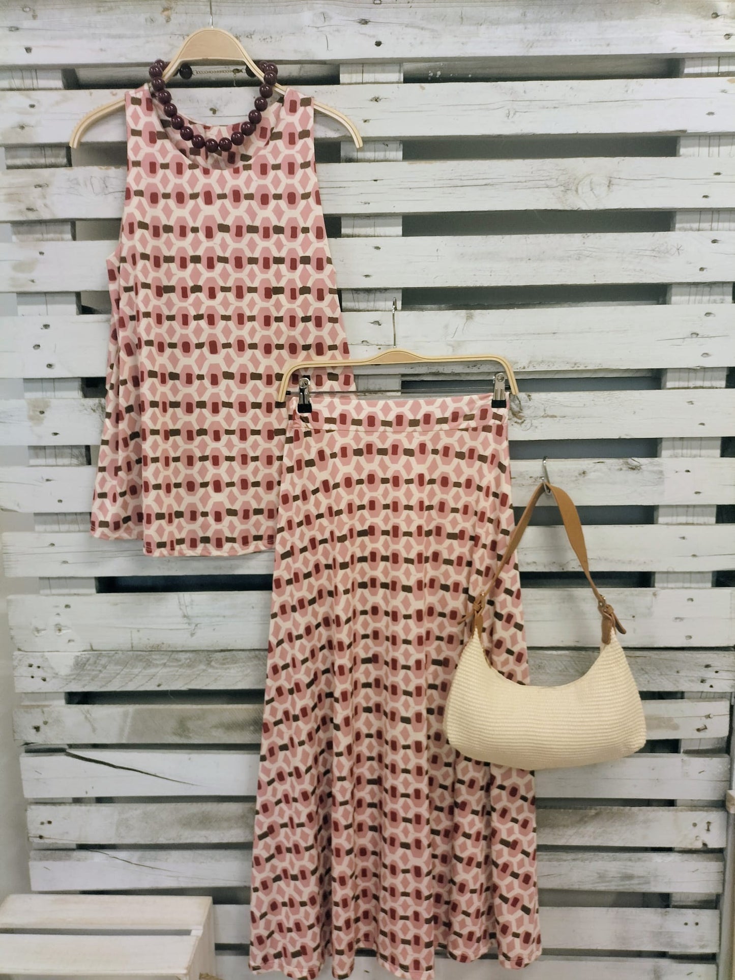Collar Bolas color vino