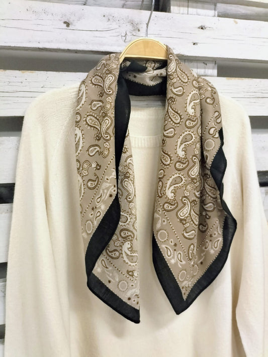 Pañuelo Paisley invierno